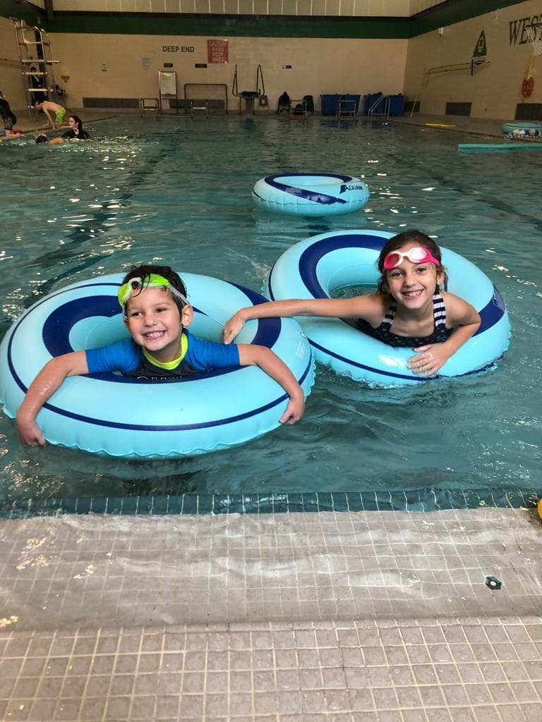 Kids learning to swim in Toronto